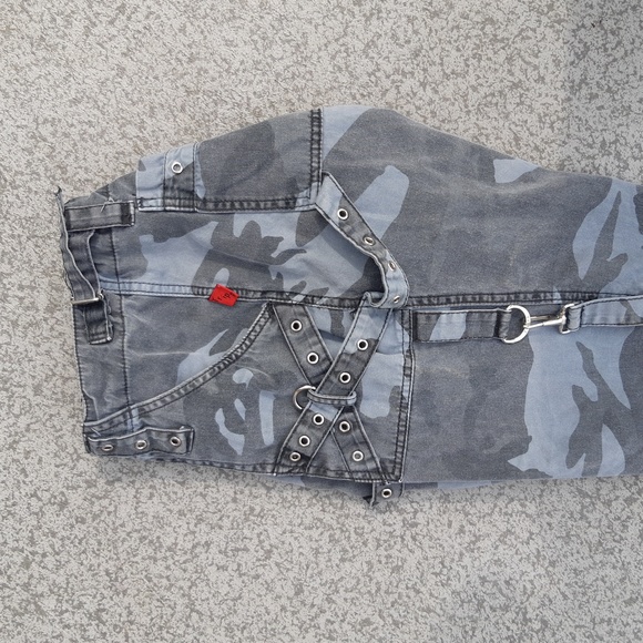 Tripp NYC Gray Camouflage Capris - Picture 8 of 13